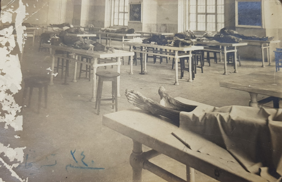 TIP TARİHİ: 1924 ASKERİ TIP ÖĞRENCİLERİ SON ANATOMİ DERSİ VE KADAVRALAR 