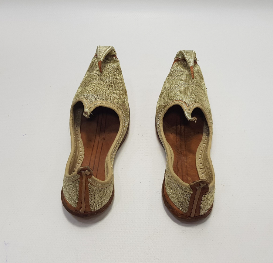 TÜRKMEN İŞİ SIRMA İŞÇİLİKLİ BİR ÇİFT GELİN ÇARIĞI