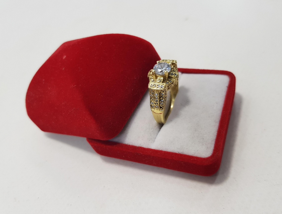 ZİRKON TAŞLARLA SÜSLÜ GÜMÜŞ YÜZÜK 