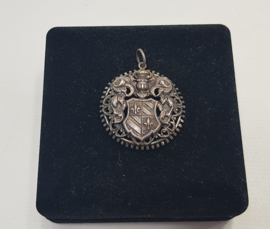 AVRUPA KRALİYET ARMALI GÜMÜŞ KOLYE UCU