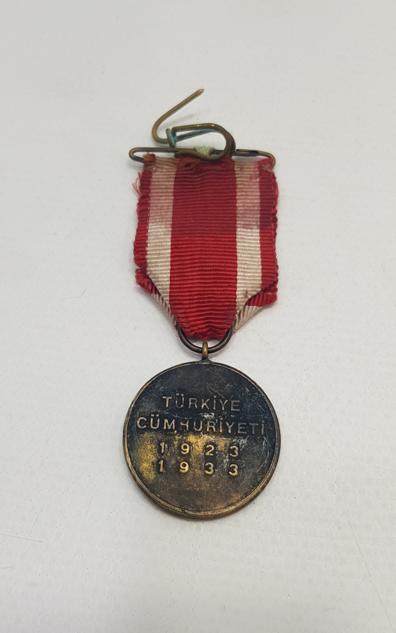 ORJİNAL ASKISIYLA CUMHURİYETİN 10. YIL MADALYASI 