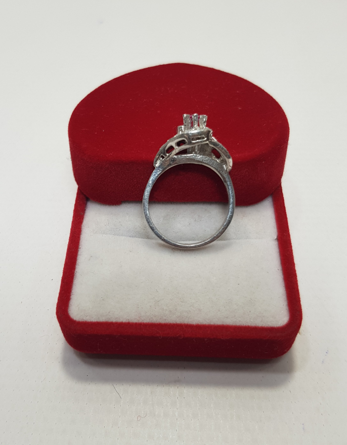 YAKUT TAŞLI PIRLANTA YÜZÜK