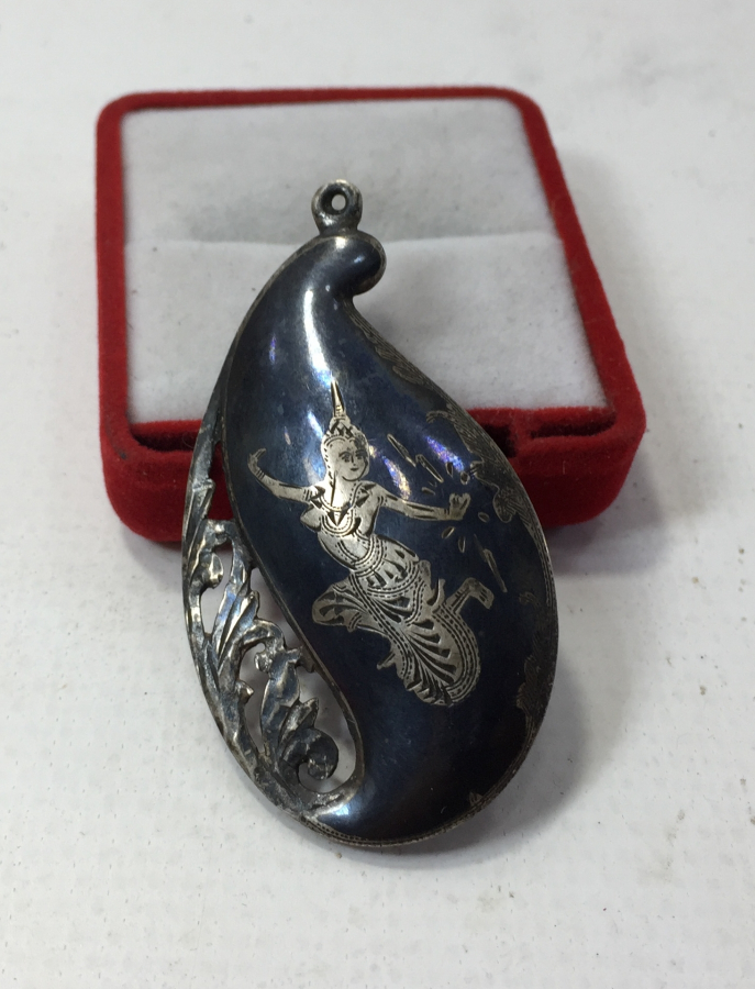 GÜMÜŞ ÜZERİ SAVAT VE KALEM İŞÇİLİKLİ KOLYE BROŞ