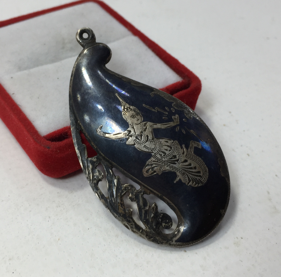 GÜMÜŞ ÜZERİ SAVAT VE KALEM İŞÇİLİKLİ KOLYE BROŞ