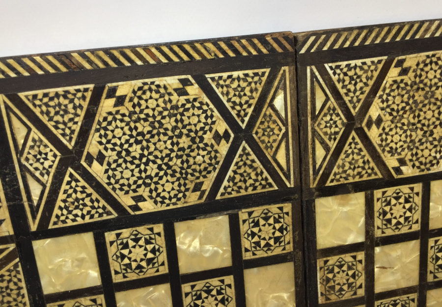 MARKÜTERİ İŞÇİLİKLİ YÜKSEK KONDİSYONDA ANTİKA TAVLA