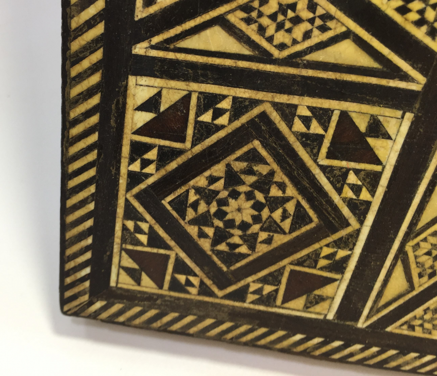 MARKÜTERİ İŞÇİLİKLİ YÜKSEK KONDİSYONDA ANTİKA TAVLA