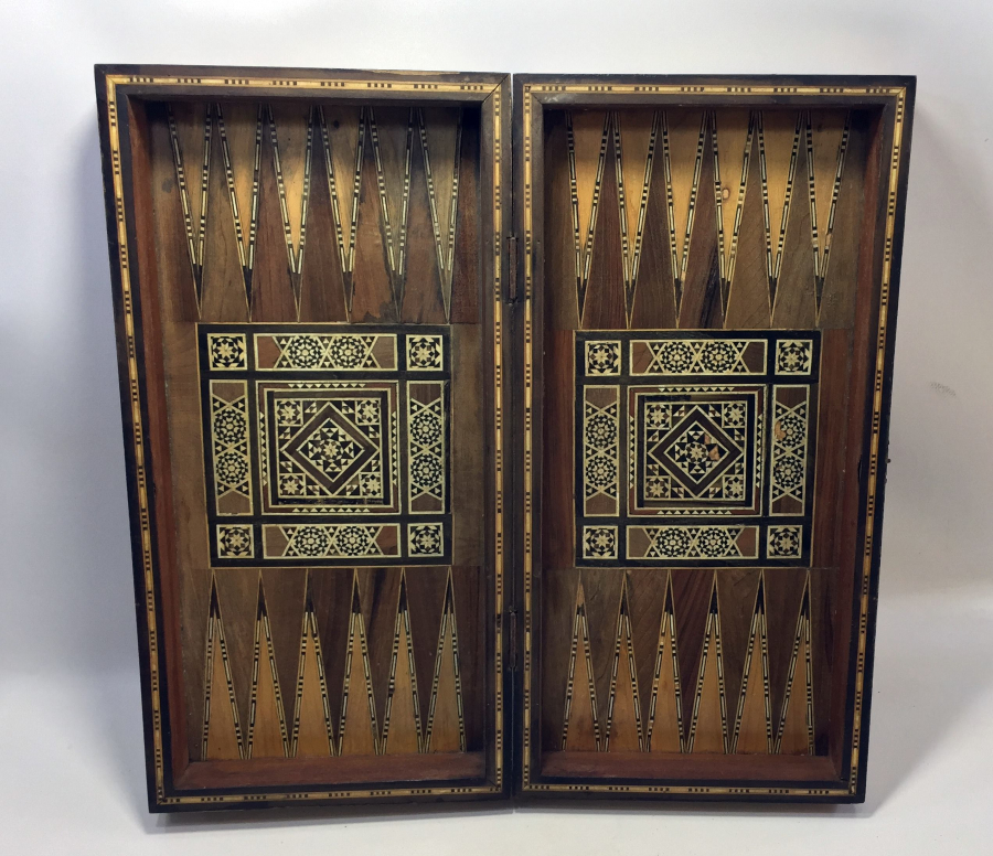 MARKÜTERİ İŞÇİLİKLİ YÜKSEK KONDİSYONDA ANTİKA TAVLA