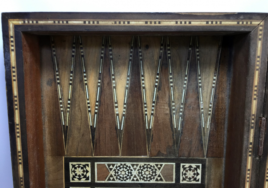 MARKÜTERİ İŞÇİLİKLİ YÜKSEK KONDİSYONDA ANTİKA TAVLA