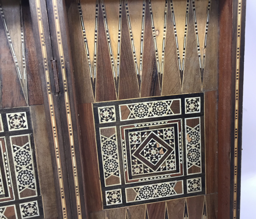 MARKÜTERİ İŞÇİLİKLİ YÜKSEK KONDİSYONDA ANTİKA TAVLA