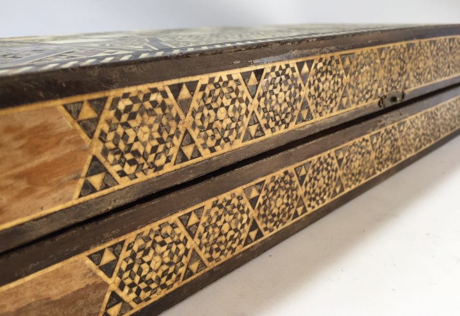 MARKÜTERİ İŞÇİLİKLİ YÜKSEK KONDİSYONDA ANTİKA TAVLA