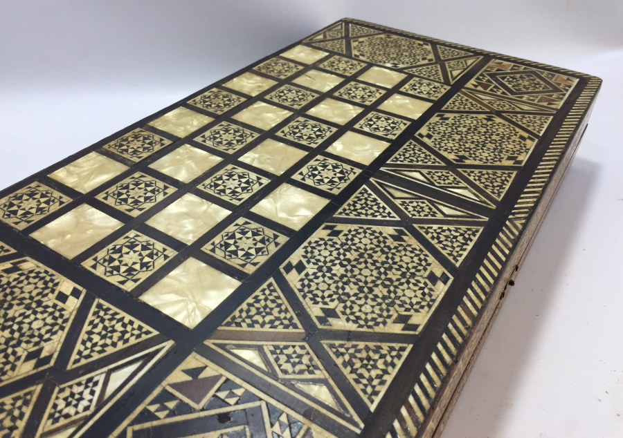 MARKÜTERİ İŞÇİLİKLİ YÜKSEK KONDİSYONDA ANTİKA TAVLA