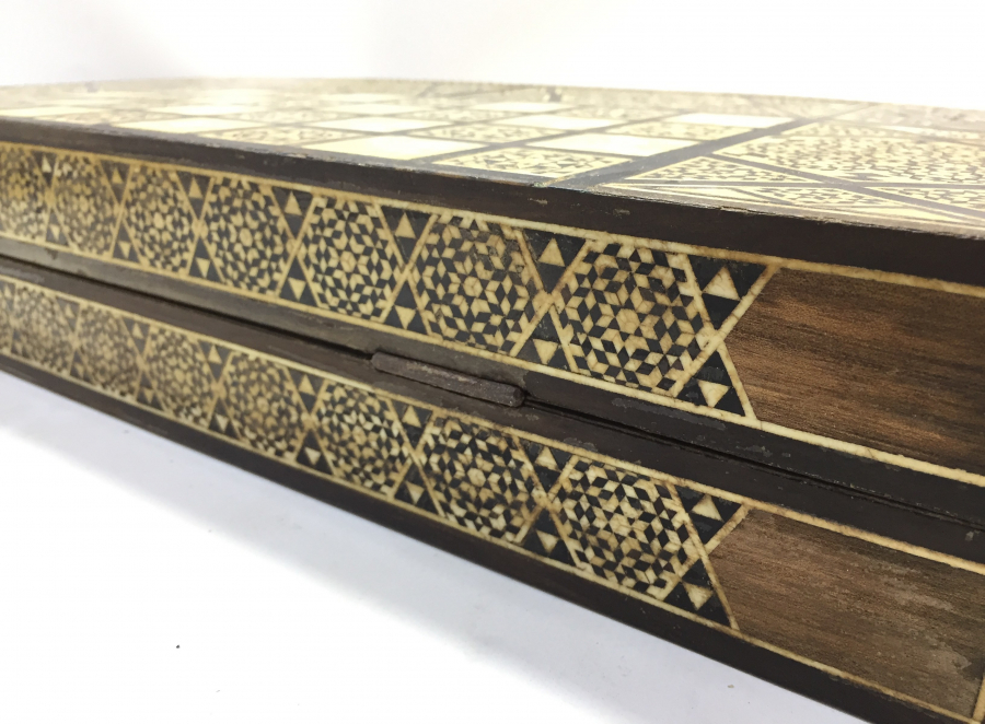 MARKÜTERİ İŞÇİLİKLİ YÜKSEK KONDİSYONDA ANTİKA TAVLA