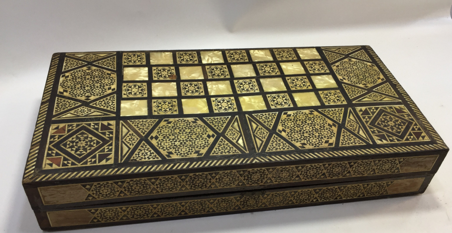 MARKÜTERİ İŞÇİLİKLİ YÜKSEK KONDİSYONDA ANTİKA TAVLA