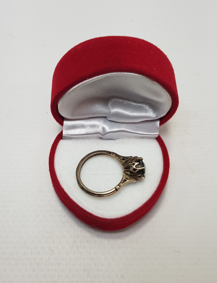 8 AYAR ALTIN ÜZERİ TEK TAŞ ELMAS YÜZÜK 