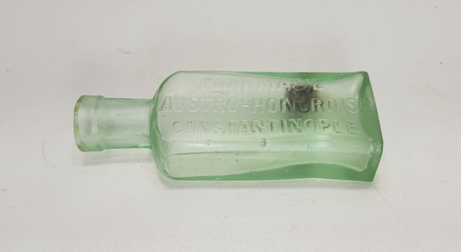 CONSTANTINOPLE YAZILI CAM İLAÇ ŞİŞESİ 