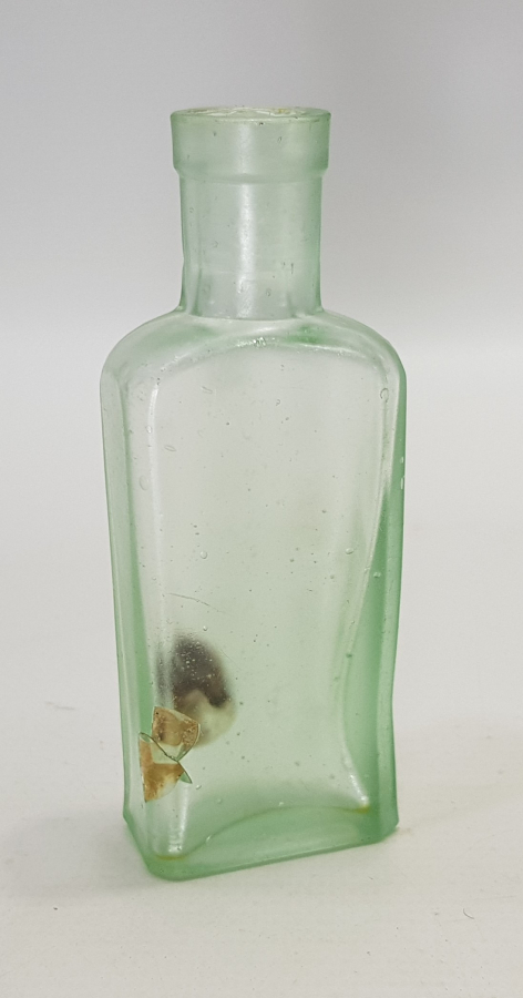 CONSTANTINOPLE YAZILI CAM İLAÇ ŞİŞESİ 