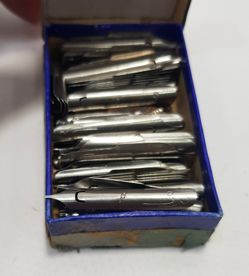 OSMANLICA YAZILI KUTUSUNDA ŞARK MARKA HATTAT DİVİT UÇLARI 