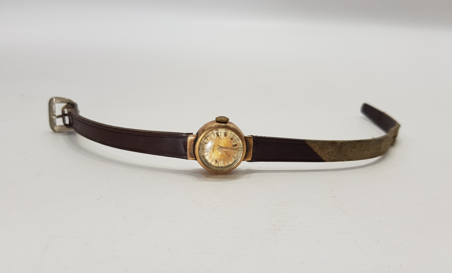 REVUE MARKA ALTIN KAPLAMA BAYAN KOL SAATİ 