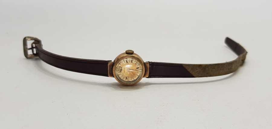 REVUE MARKA ALTIN KAPLAMA BAYAN KOL SAATİ 