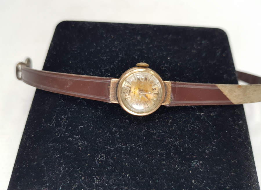 REVUE MARKA ALTIN KAPLAMA BAYAN KOL SAATİ 