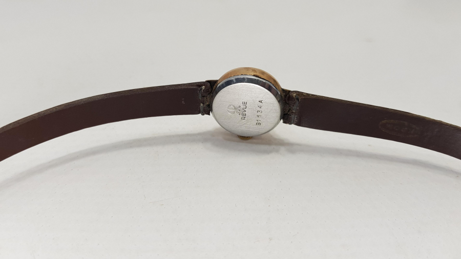 REVUE MARKA ALTIN KAPLAMA BAYAN KOL SAATİ 