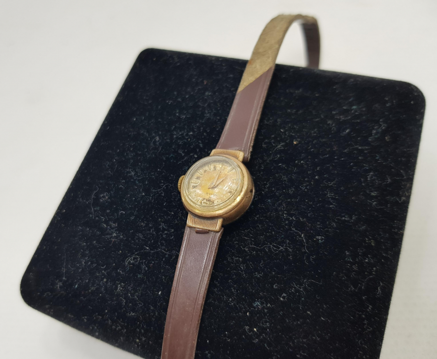 REVUE MARKA ALTIN KAPLAMA BAYAN KOL SAATİ 