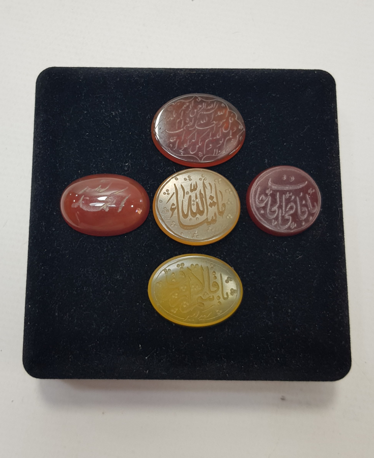 ÜZERLERİ YAZILI 5 ADET AKİK YÜZÜK TAŞI