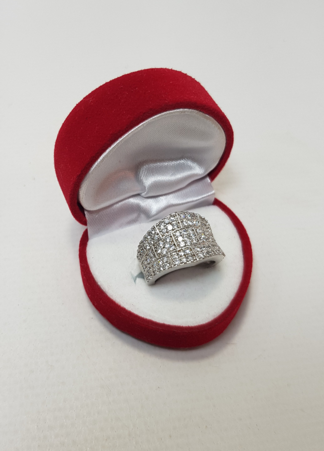 ZİRKON TAŞLARLA BEZELİ GÜMÜŞ BAYAN YÜZÜĞÜ 