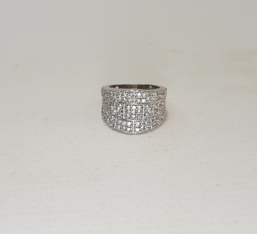 ZİRKON TAŞLARLA BEZELİ GÜMÜŞ BAYAN YÜZÜĞÜ 