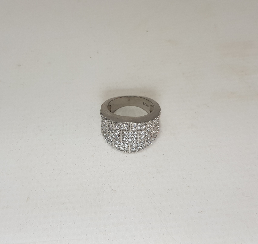 ZİRKON TAŞLARLA BEZELİ GÜMÜŞ BAYAN YÜZÜĞÜ 