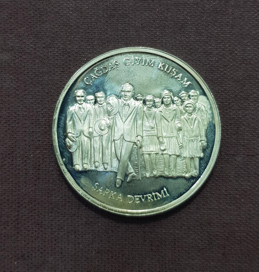 T.C. 75. YILI ŞAPKA DEVRİMİ ATATÜRK'LÜ GÜMÜŞ HATIRA PARA