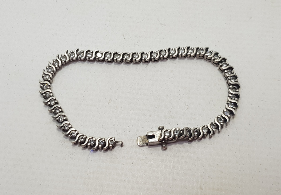 ZİRKON TAŞLARLA SÜSLÜ GÜMÜŞ BİLEKLİK 