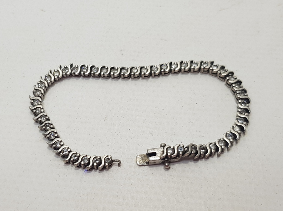 ZİRKON TAŞLARLA SÜSLÜ GÜMÜŞ BİLEKLİK 