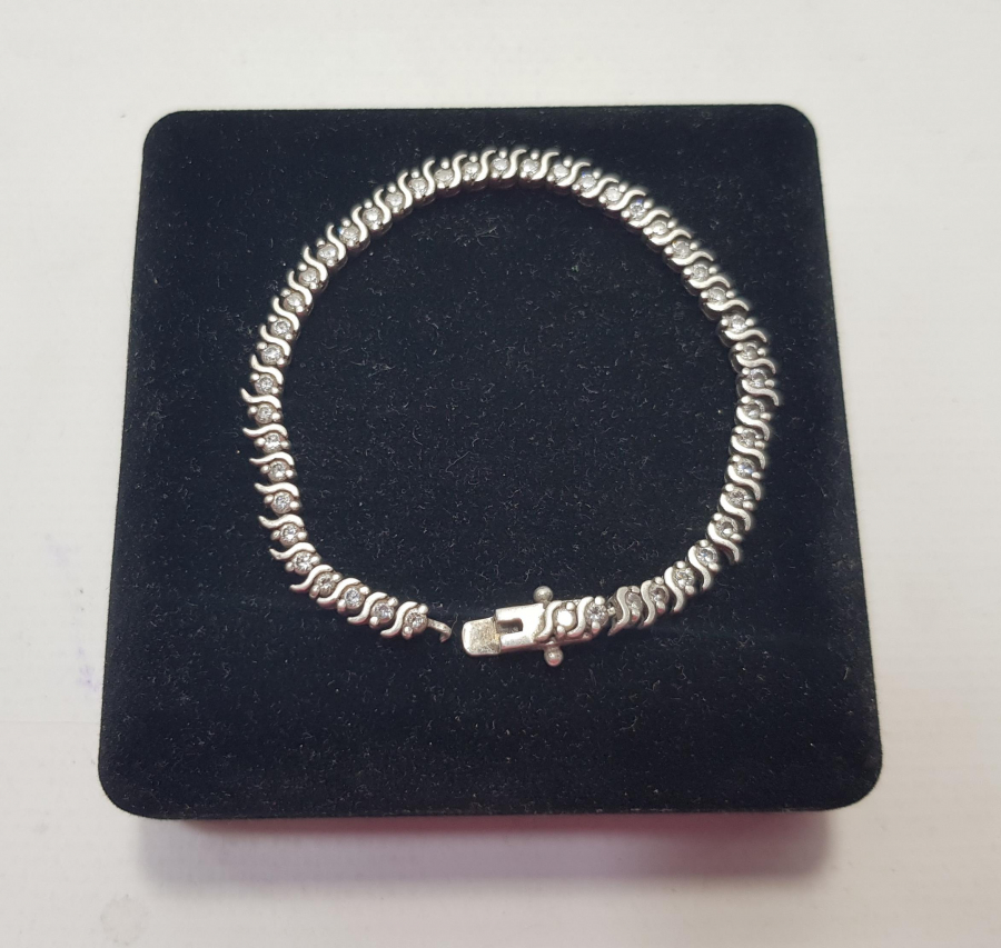 ZİRKON TAŞLARLA SÜSLÜ GÜMÜŞ BİLEKLİK 