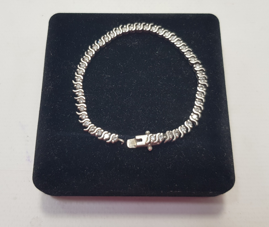 ZİRKON TAŞLARLA SÜSLÜ GÜMÜŞ BİLEKLİK 