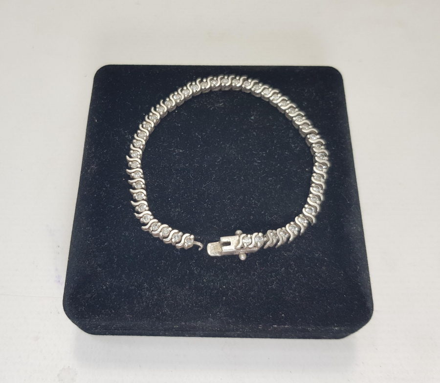 ZİRKON TAŞLARLA SÜSLÜ GÜMÜŞ BİLEKLİK 