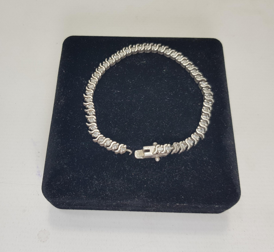 ZİRKON TAŞLARLA SÜSLÜ GÜMÜŞ BİLEKLİK 