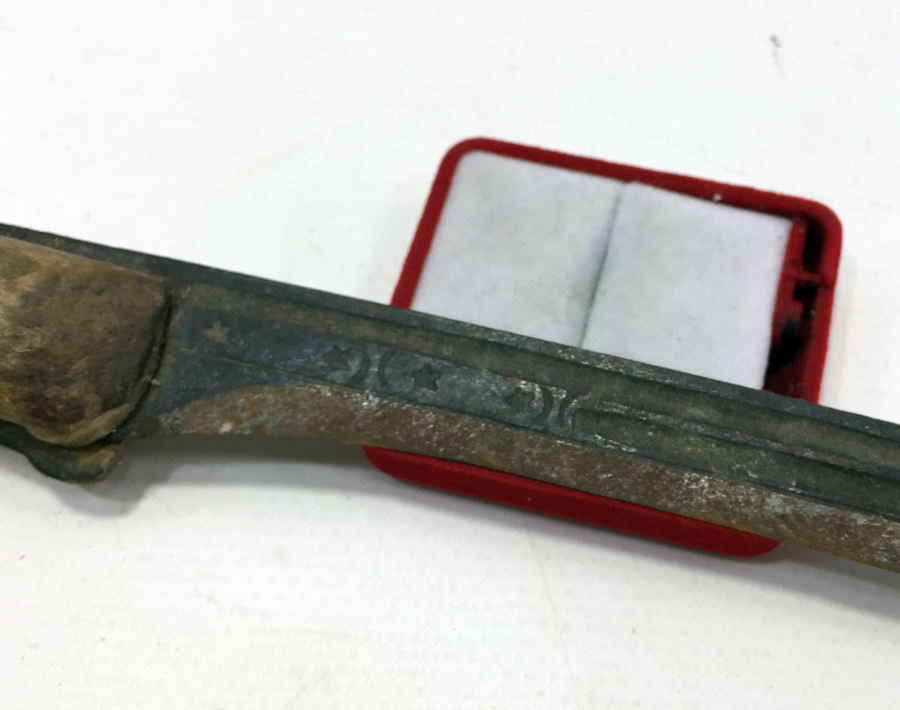 OSMANLI DÖNEMİ ÜZERİNDE AY YILDIZ MOTİFLERİ BULUNAN KUŞAK KAMASI