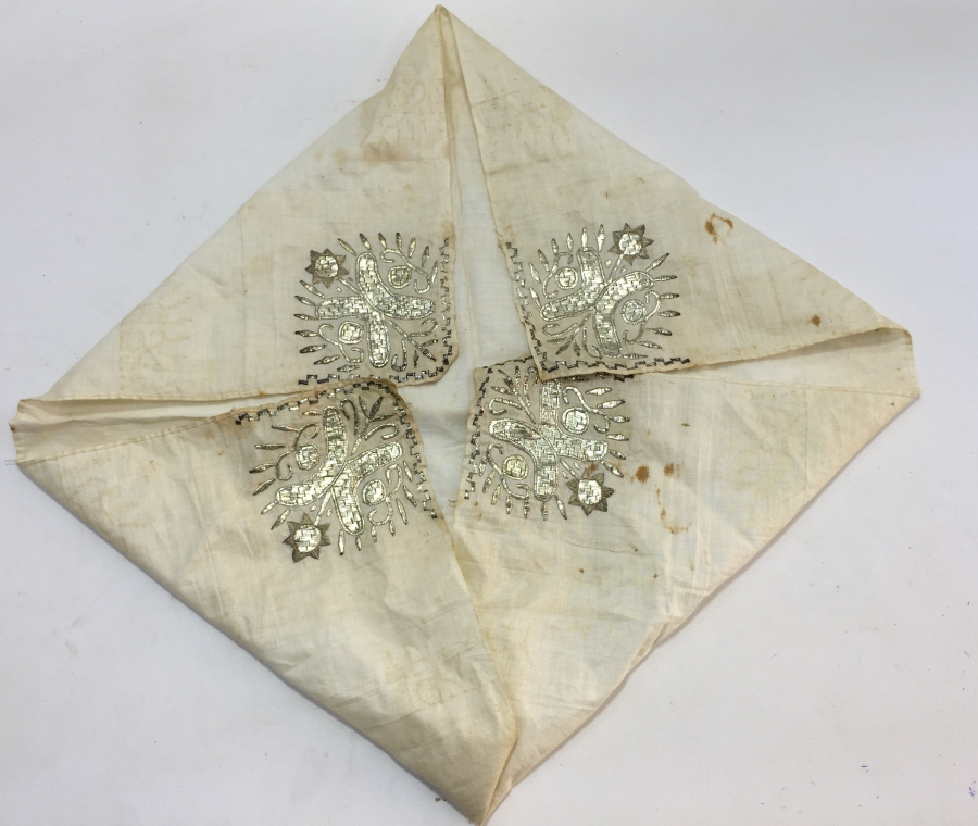 GÜMÜŞ TEL KIRMA İŞÇİLİKLİ DAMAT MENDİLİ - SÖZ MENDİLİ