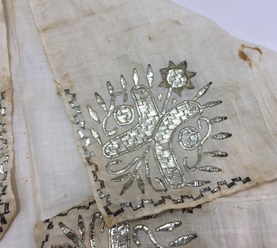 GÜMÜŞ TEL KIRMA İŞÇİLİKLİ DAMAT MENDİLİ - SÖZ MENDİLİ