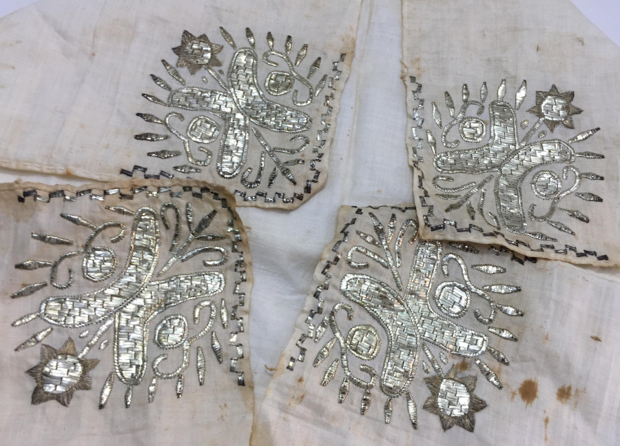 GÜMÜŞ TEL KIRMA İŞÇİLİKLİ DAMAT MENDİLİ - SÖZ MENDİLİ