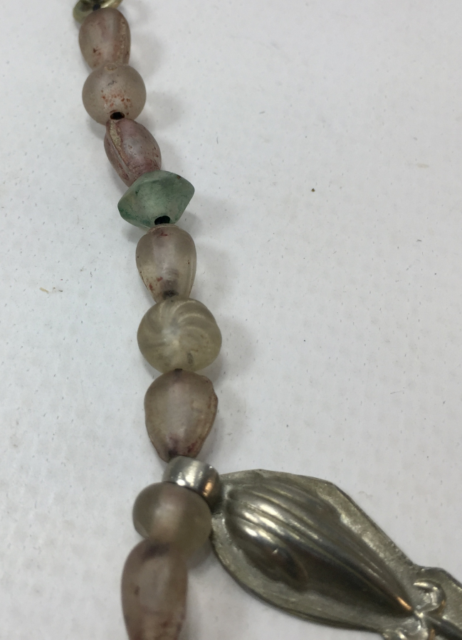 OSMANLI DÖNEMİ ÇARKIFELEK MOTİFLİ NECEF TAŞLARDAN VE KOÇ BAŞI MOTİFLİ GÜMÜŞ PARÇALARDAN OLUŞAN GERDANLIK