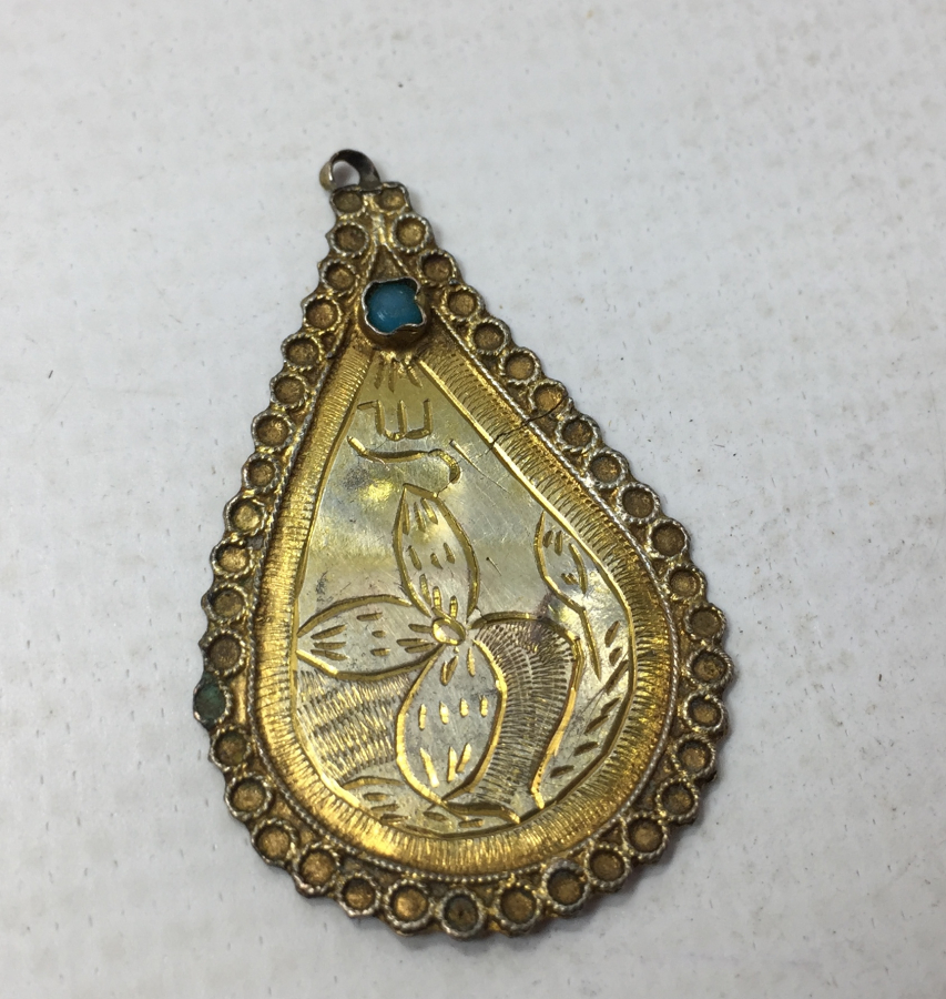 OSMANLI DÖNEMİ ÜZERİNDE MAŞALLAH YAZILI KALEM İŞÇİLİKLİ GÜMÜŞ ARMUDİ