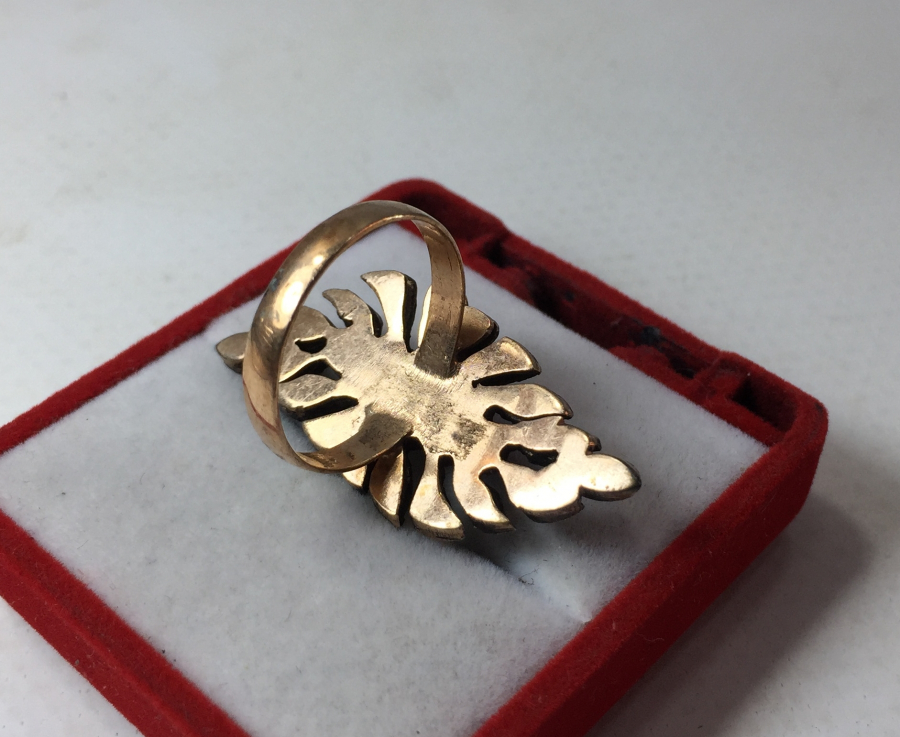 ÜZERİ ELMAS VE YAKUT TAŞLARLA SÜSLÜ ALTIN YÜZÜK