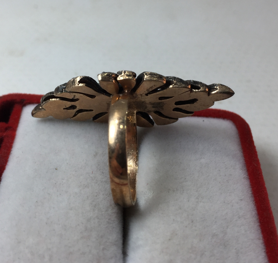 ÜZERİ ELMAS VE YAKUT TAŞLARLA SÜSLÜ ALTIN YÜZÜK