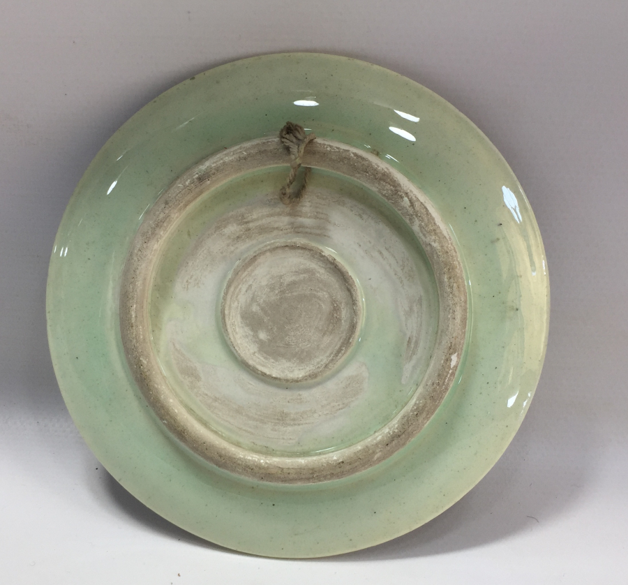 ÜZERİNDE BESMELE-İ ŞERİF YAZILI KÜTAHYA DUVAR TABAĞI