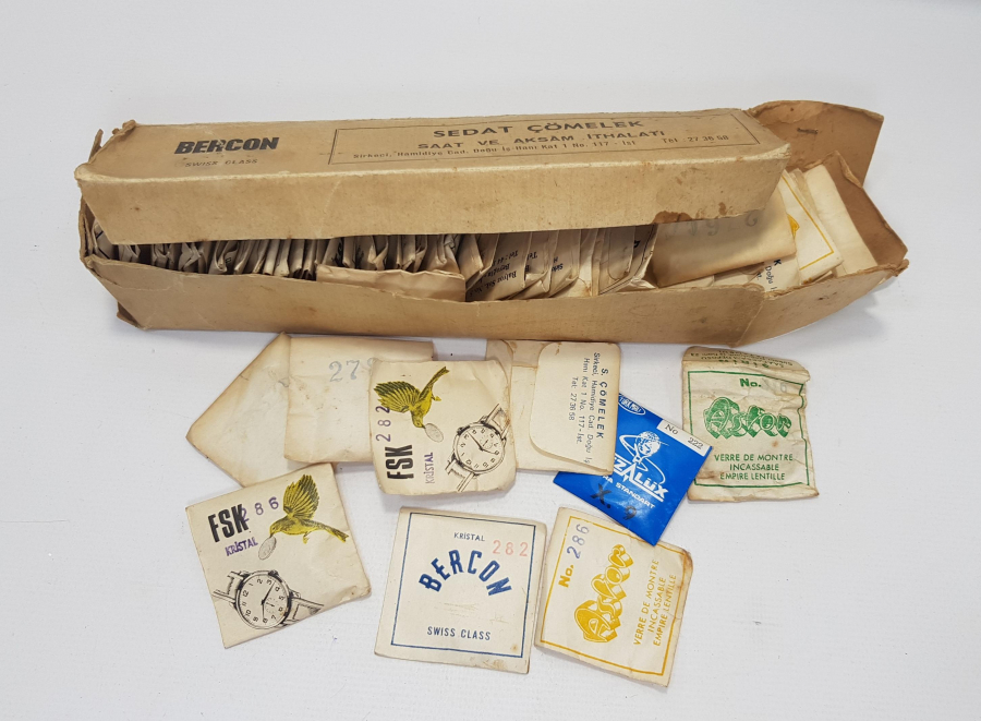 KUTUSUNDA 50 ADET KOL SAATİ CAMI 