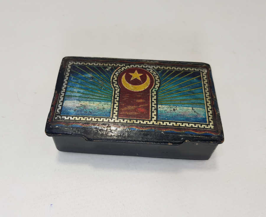 OSMANLI DÖNEMİ AY YILDIZ BAYRAK RESİMLİ PAPIER MACHE KUTU 