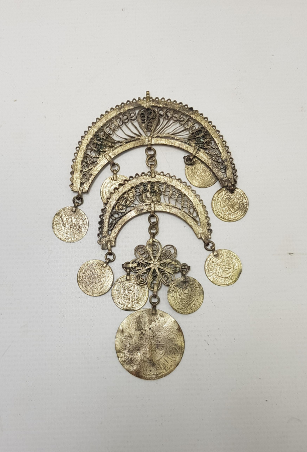 OSMANLI DÖNEMİ PARALARLA SÜSLÜ HİLAL FORMLU GÜMÜŞ KOLYE UCU 