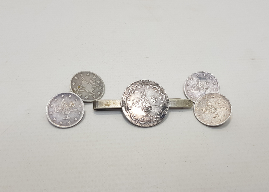 OSMANLI GÜMÜŞ PARALARDAN YAPILMIŞ KRAVAT İĞNESİ VE KOL DÜĞMELERİ 